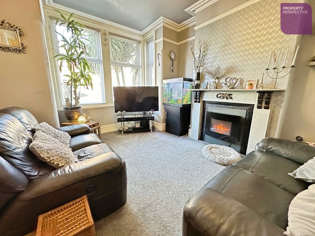 Property photo 2 of 19 Lounge