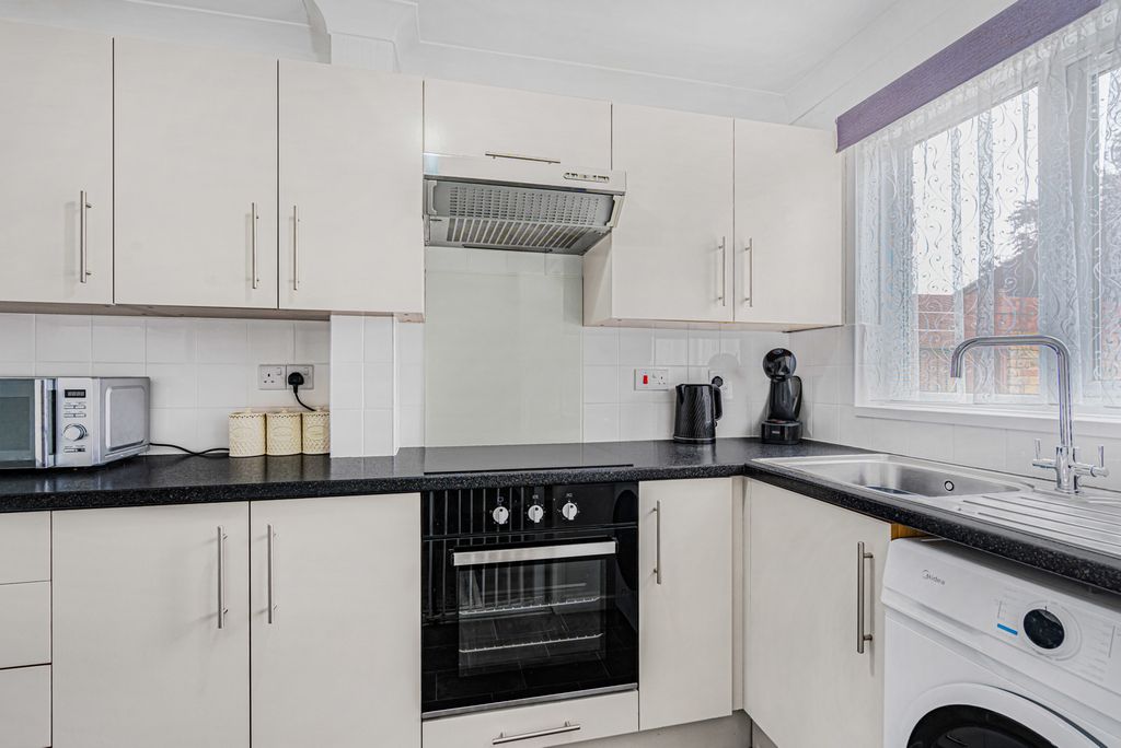 Property photo 3 of 17 Kitchen