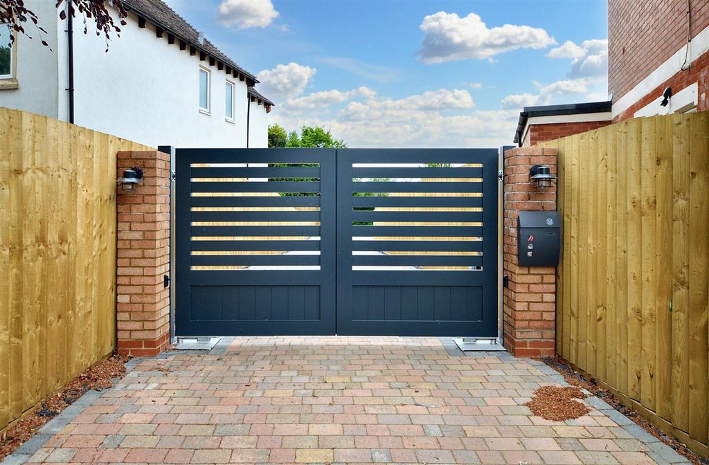 Property photo 3 of 52 Property Entrance