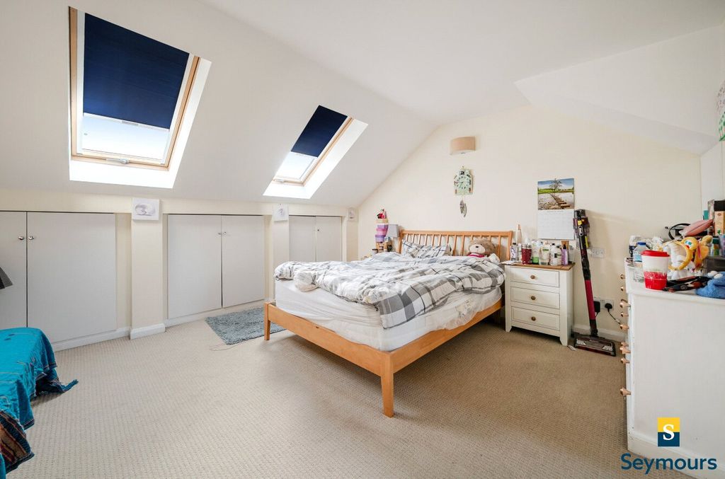 Property photo 2 of 19 Loft