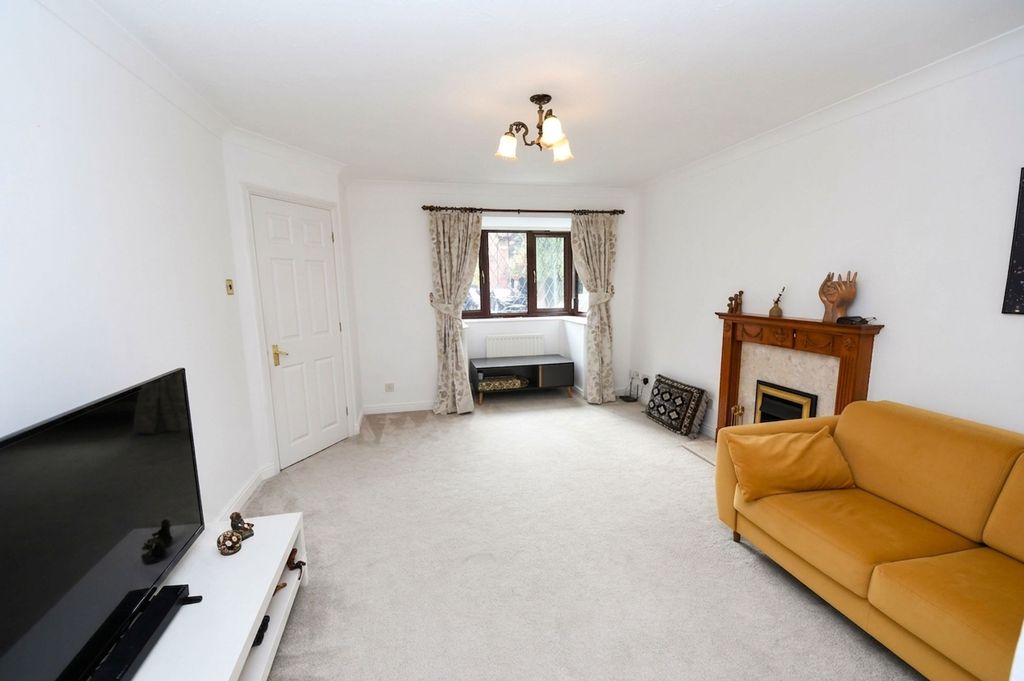 Property photo 2 of 11