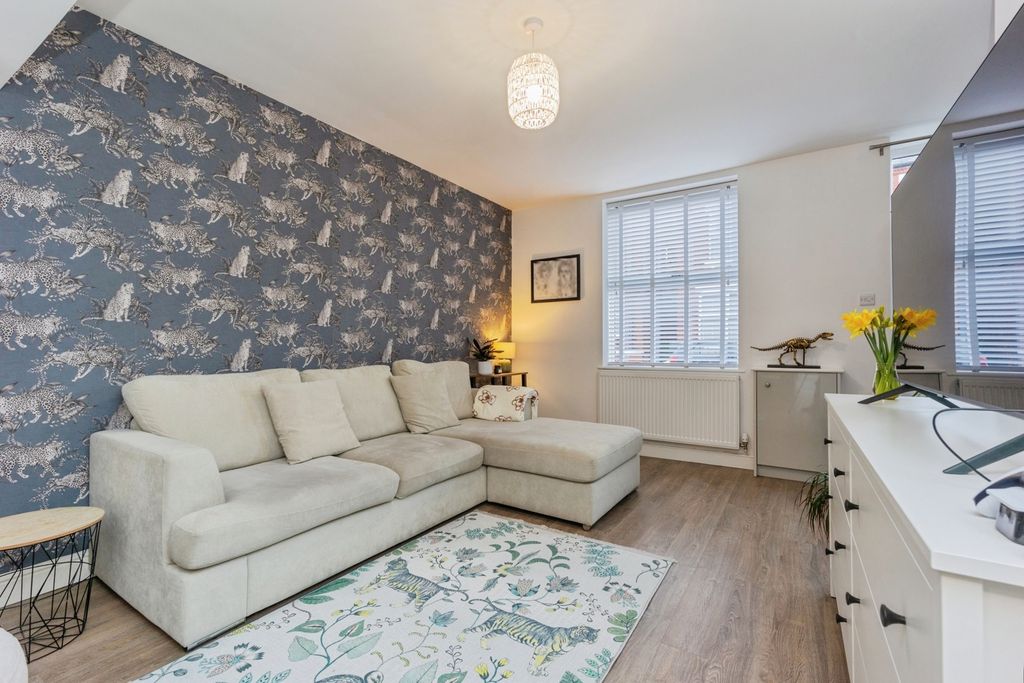 Property photo 2 of 25 Pbox-Img.Jpg