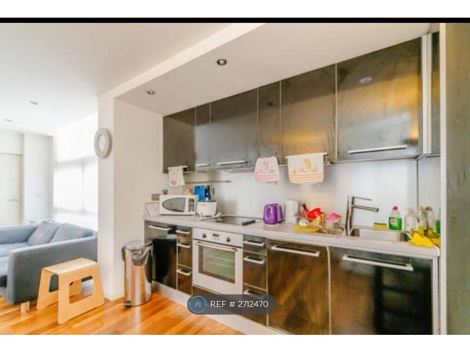 Property photo 2 of 10 Kitchen