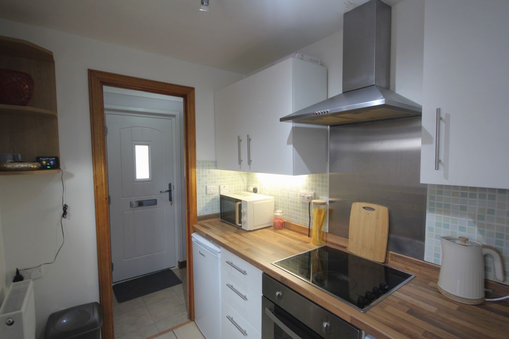 Property photo 3 of 18 Kitchen Alt