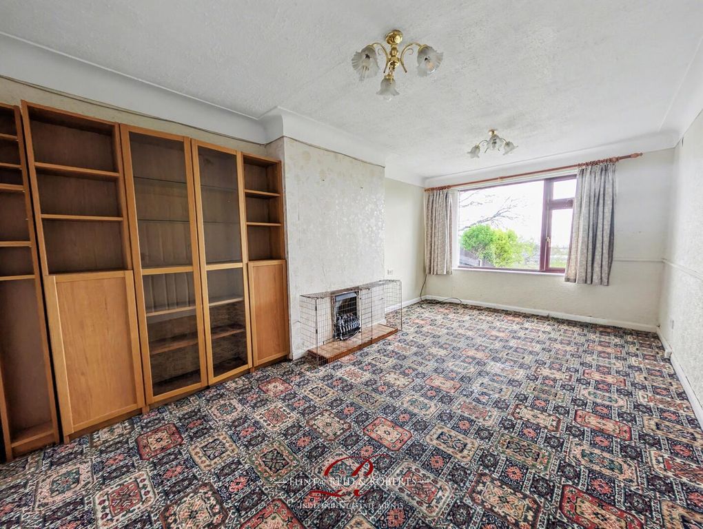 Property photo 3 of 18 Living Room