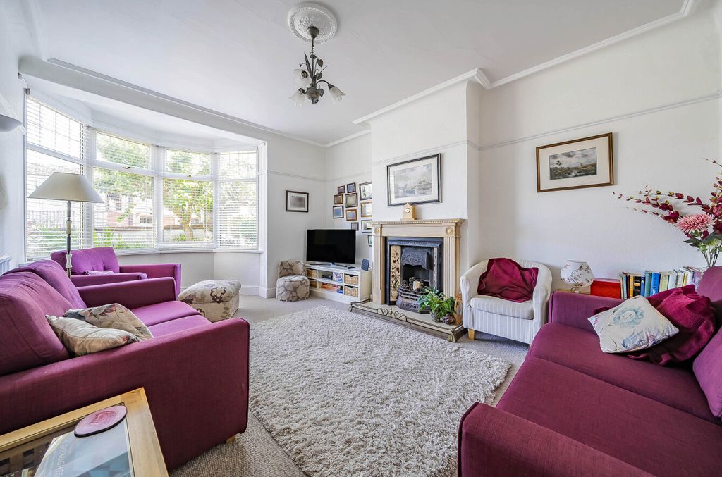 Property photo 3 of 28 Sitting Room