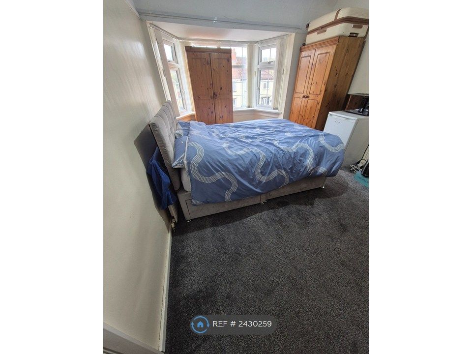 Property photo 2 of 33