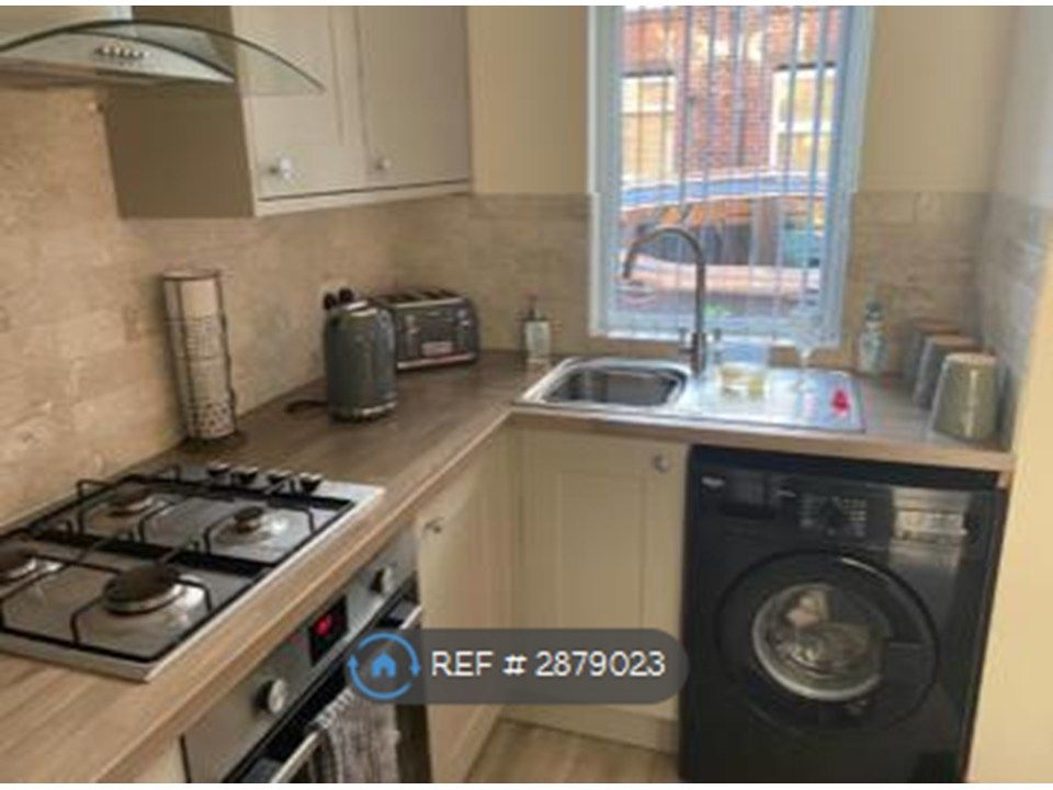 Property photo 3 of 12 Kitchen