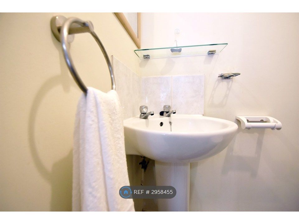 Property photo 2 of 10 En-Suite