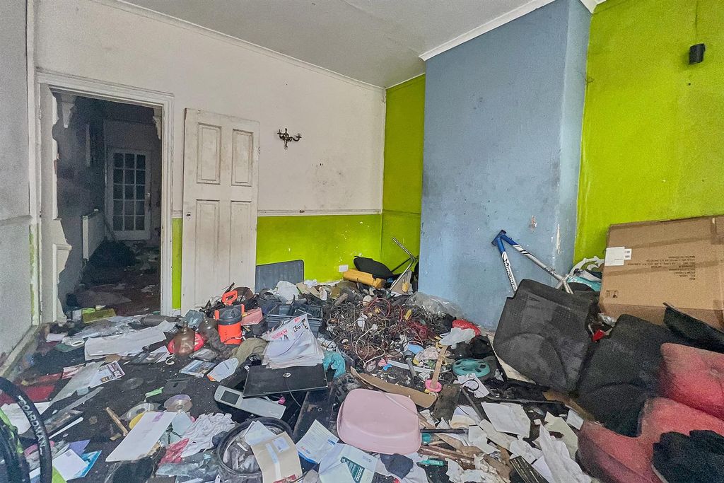 Property photo 3 of 11 Image00008.Jpg