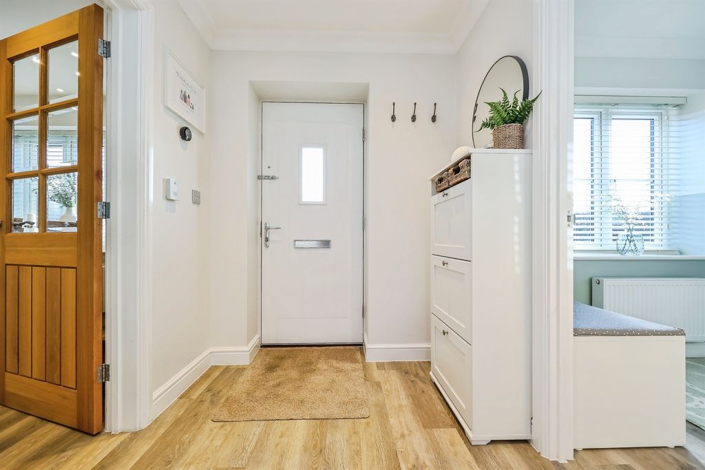 Property photo 2 of 21