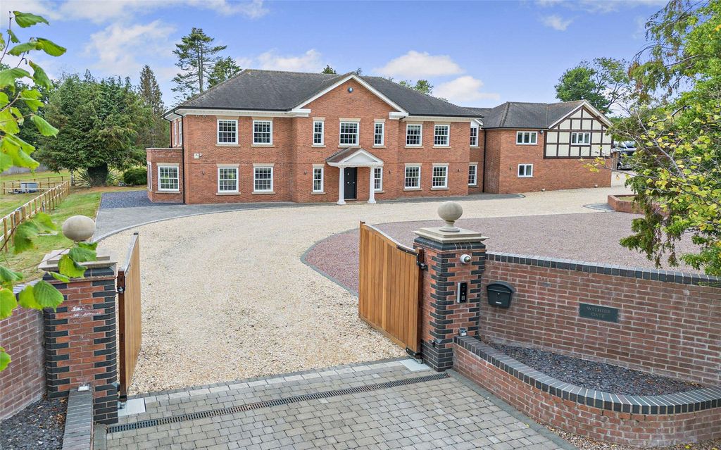Property photo 1 of 31 Withies Gates