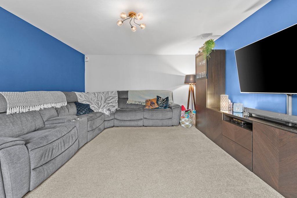 Property photo 3 of 38