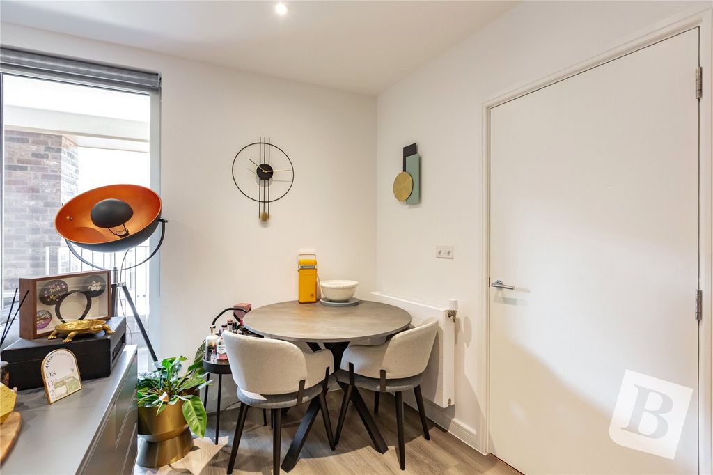 Property photo 3 of 14 Kitchen/Living