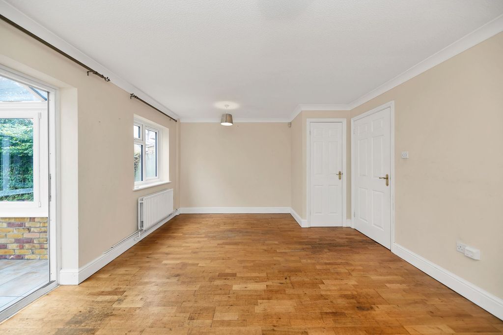 Property photo 3 of 19