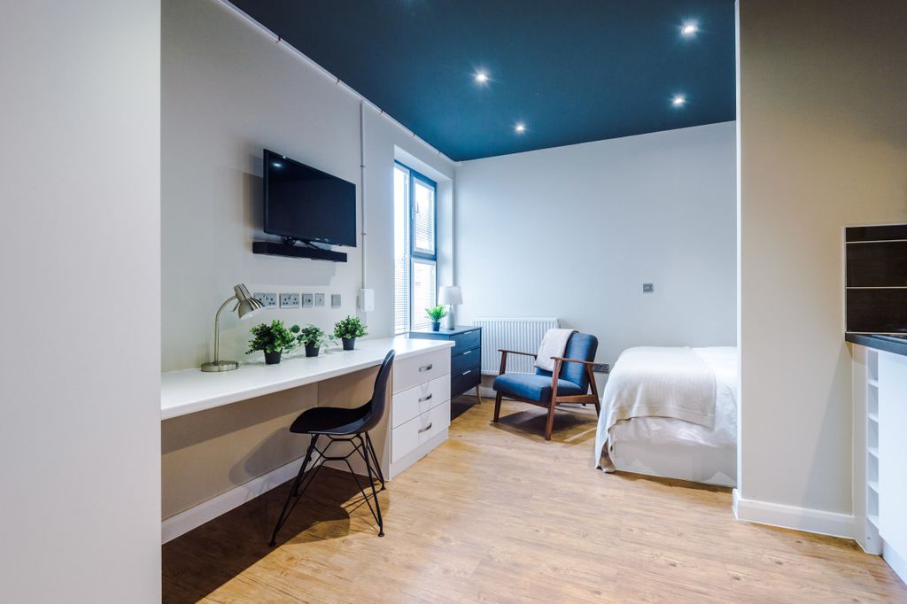 Property photo 3 of 12 Flat 7, Unw, 3