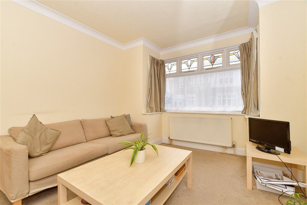 Property photo 3 of 10 Lounge