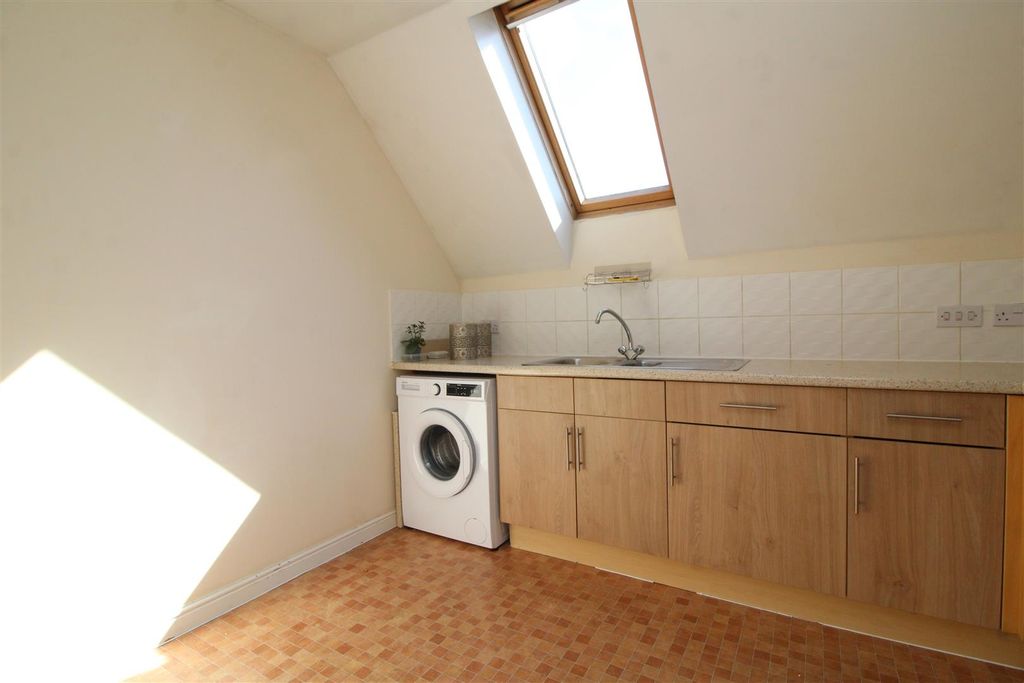 Property photo 3 of 11 Kitchen 2 .Jpg
