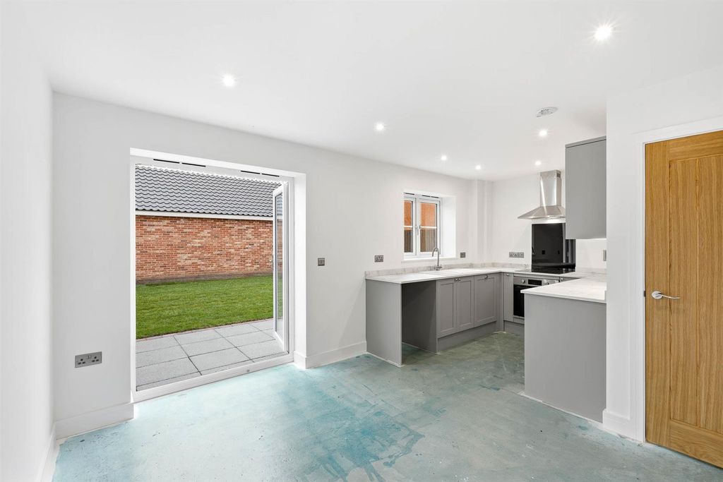 Property photo 3 of 18 Kitchen Diner