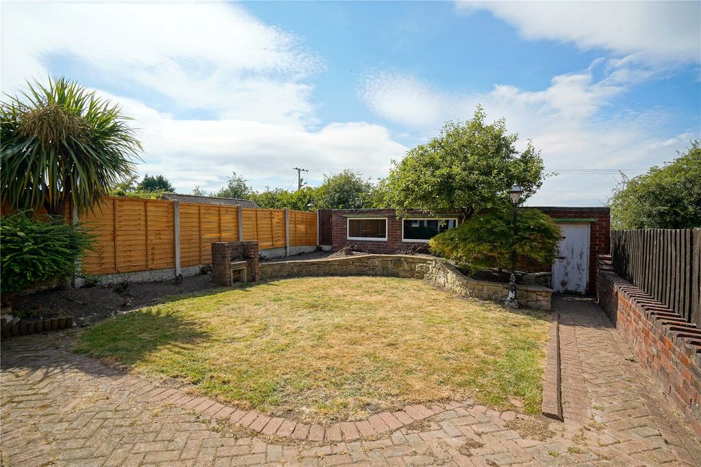 Property photo 2 of 18 Picture No. 15