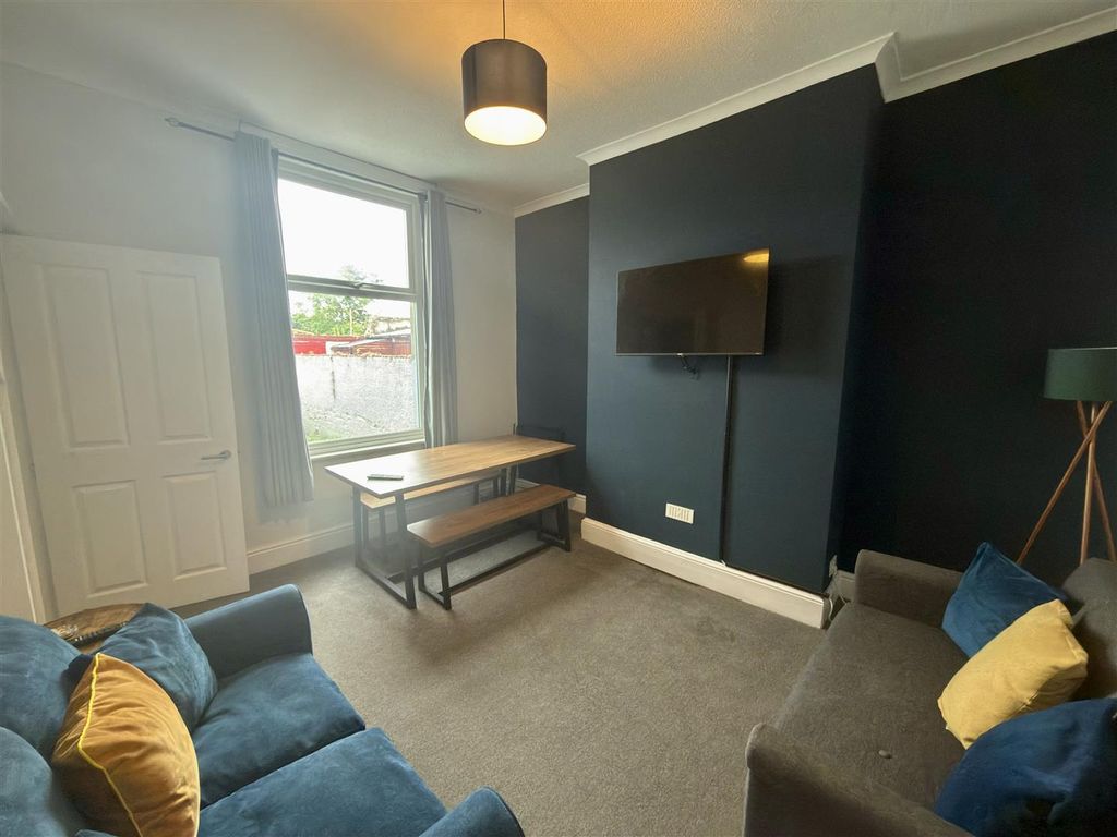 Property photo 3 of 12 Dining Room