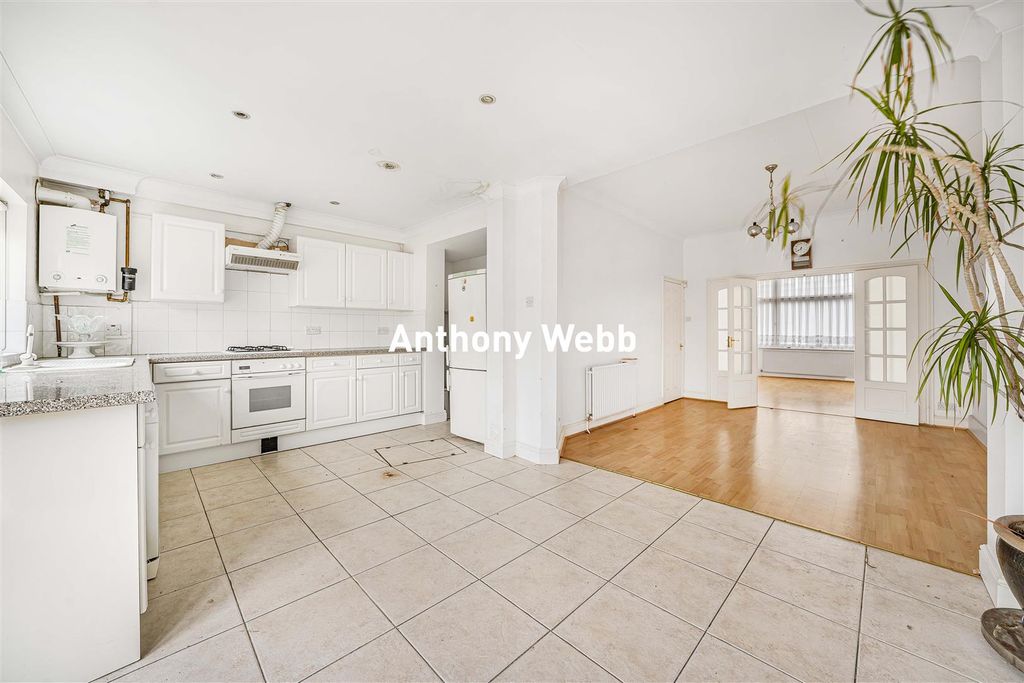 Property photo 3 of 16 Kitchen/Diner