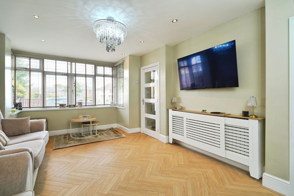 Property photo 3 of 17 Pbox-Img.Jpg