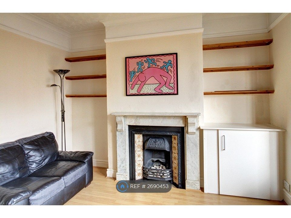 Property photo 1 of 11 Living Room