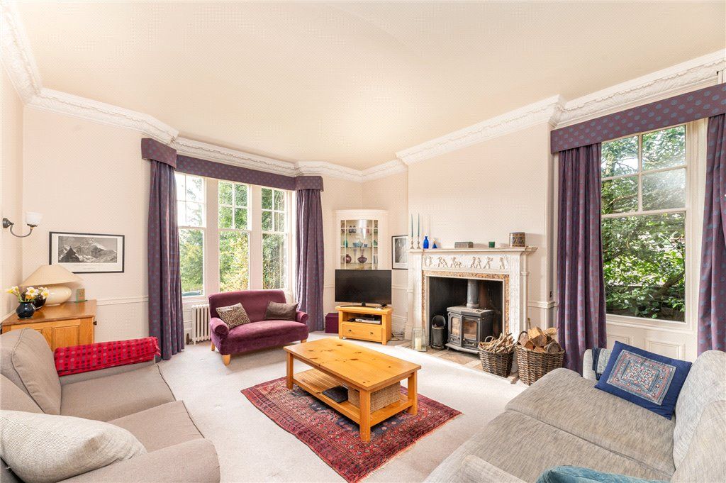 Property photo 3 of 40 Lounge