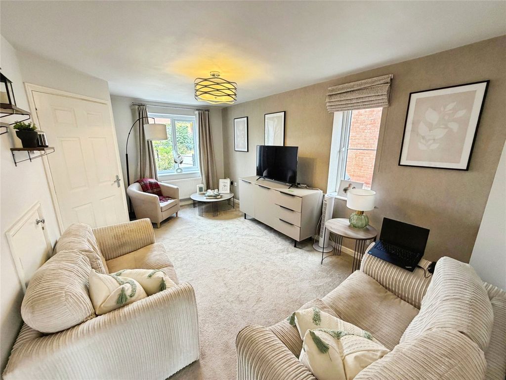 Property photo 2 of 10 Lounge
