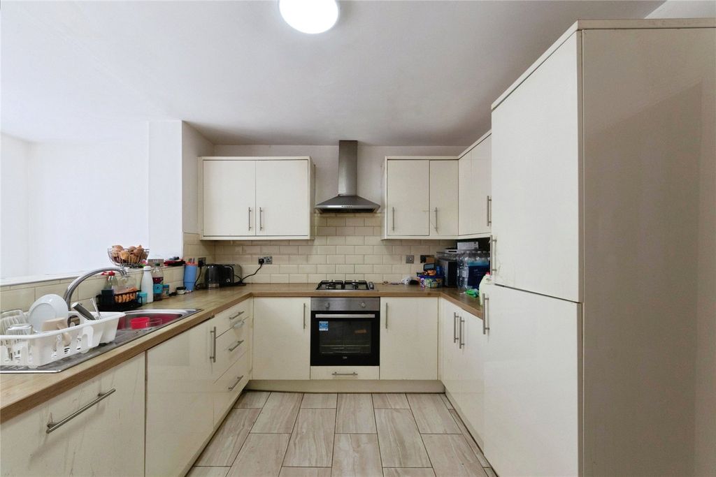 Property photo 2 of 16 Picture No. 11