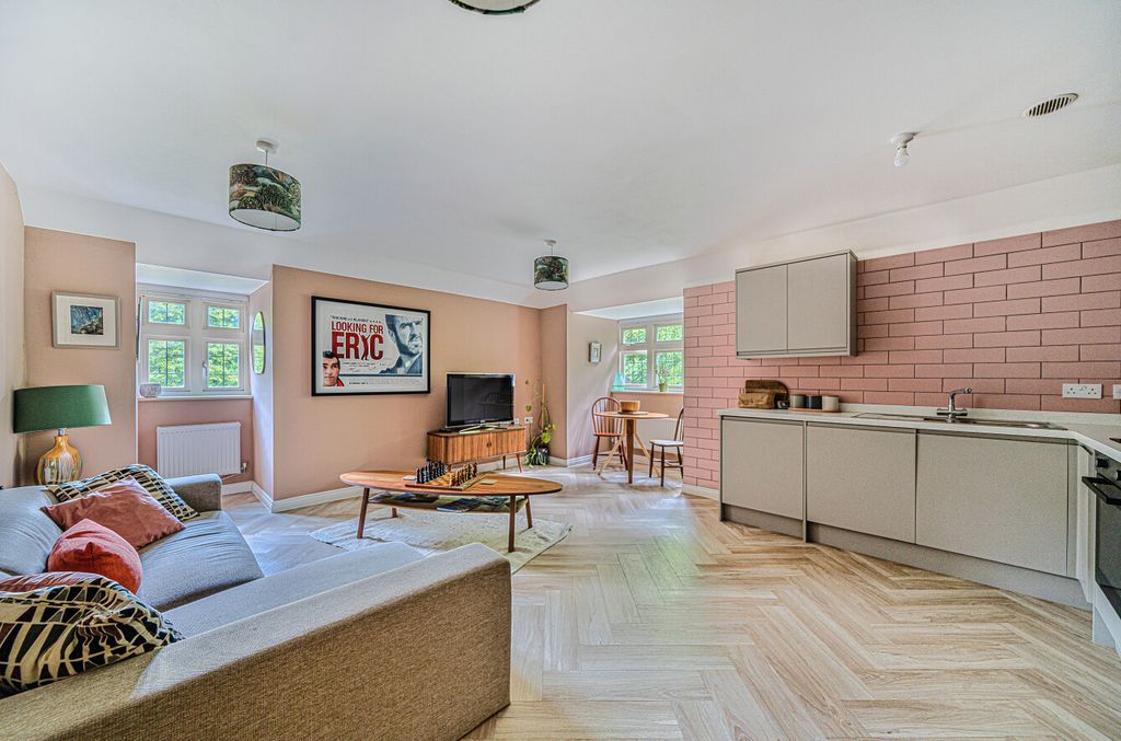 Property photo 2 of 12 14-682237d4743A6-...