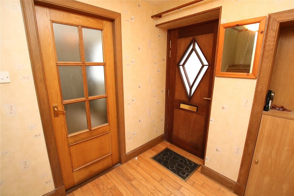 Property photo 2 of 24 Entrance Hall