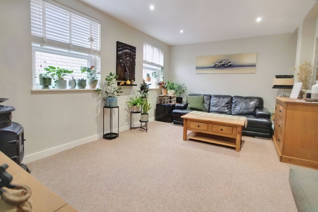 Property photo 1 of 7 Img9297Img9299