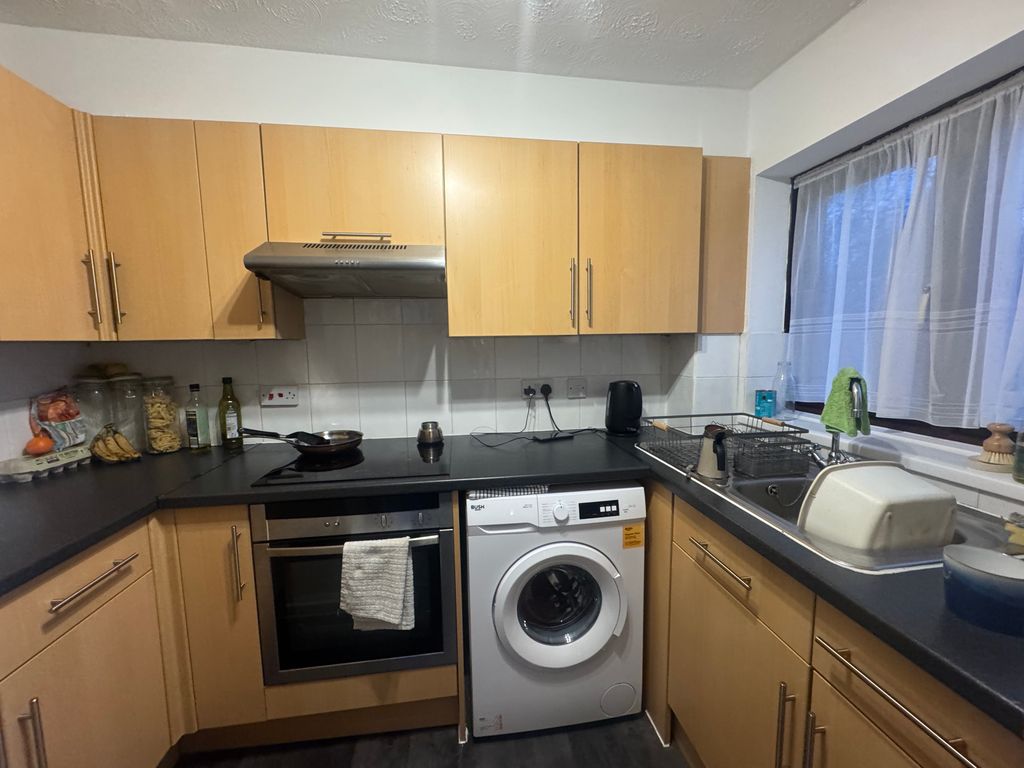 Property photo 2 of 4 Kitchen