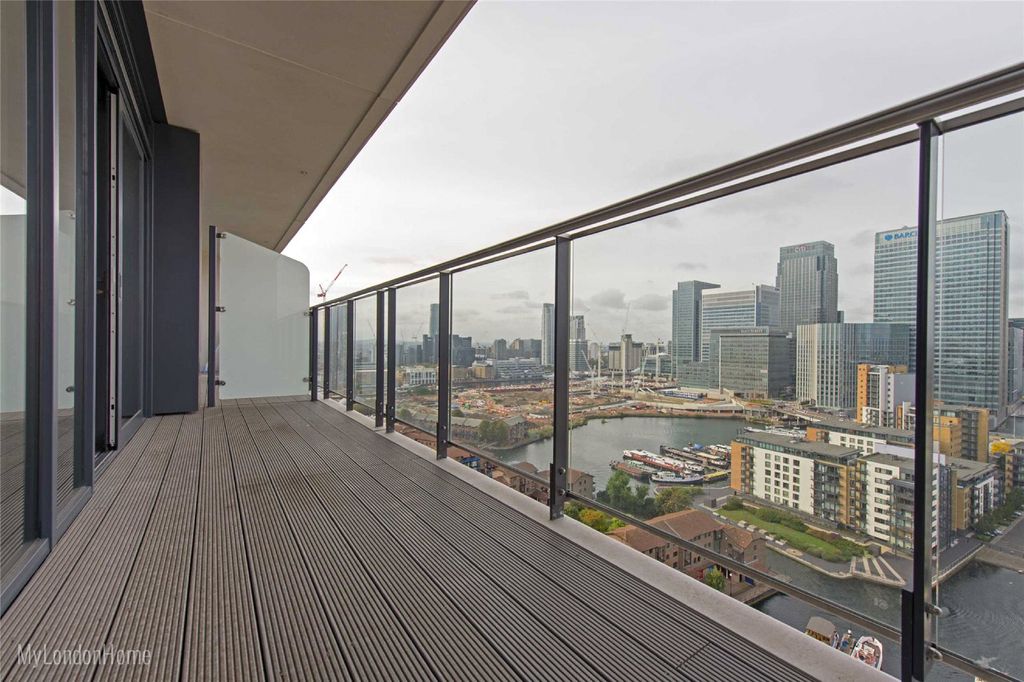 Property photo 2 of 17 Balcony