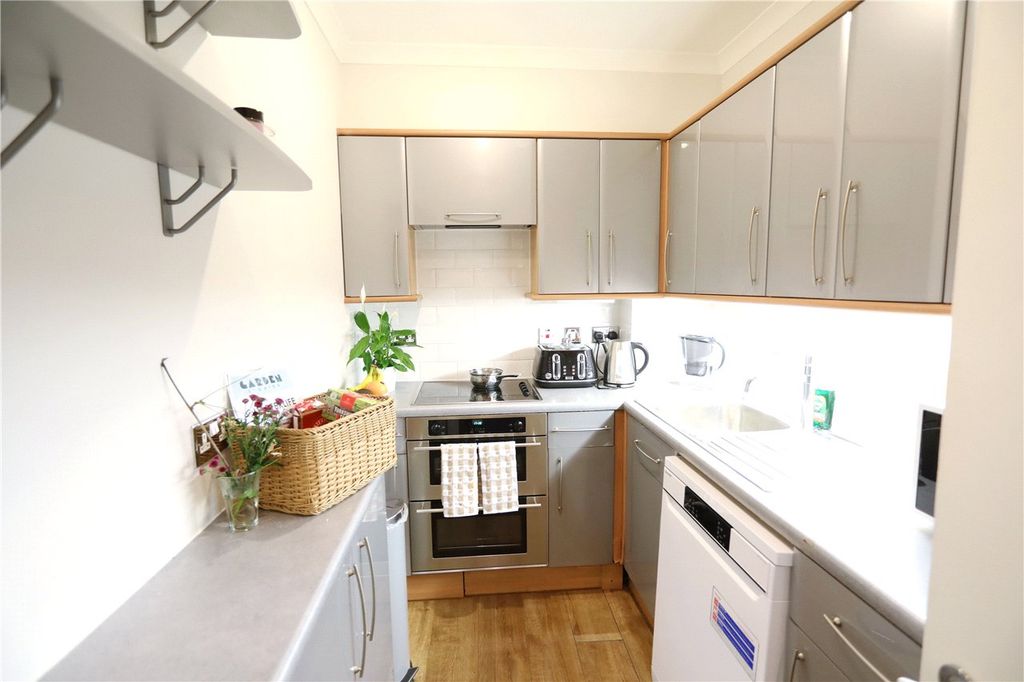 Property photo 2 of 10 Kitchen