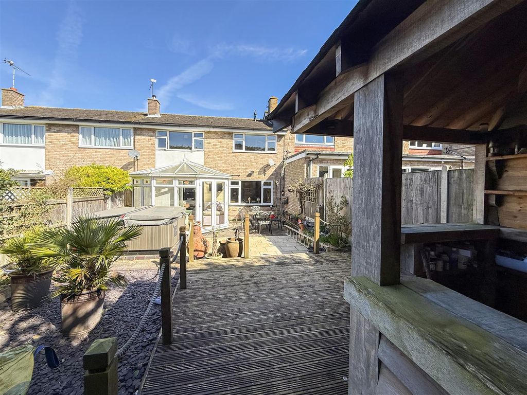 Property photo 2 of 19 Garden