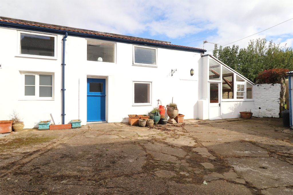 Property photo 1 of 10 Front