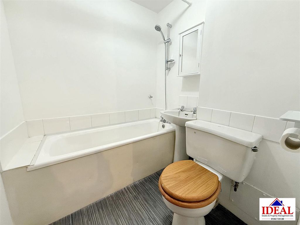 Property photo 3 of 11 Image00023.Jpg