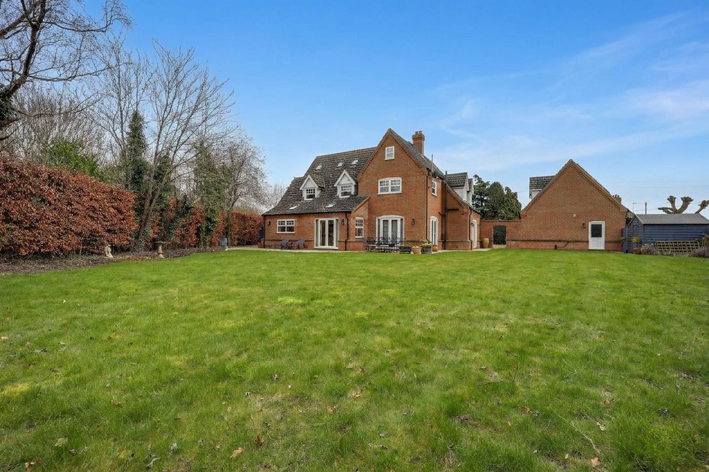 Property photo 2 of 52