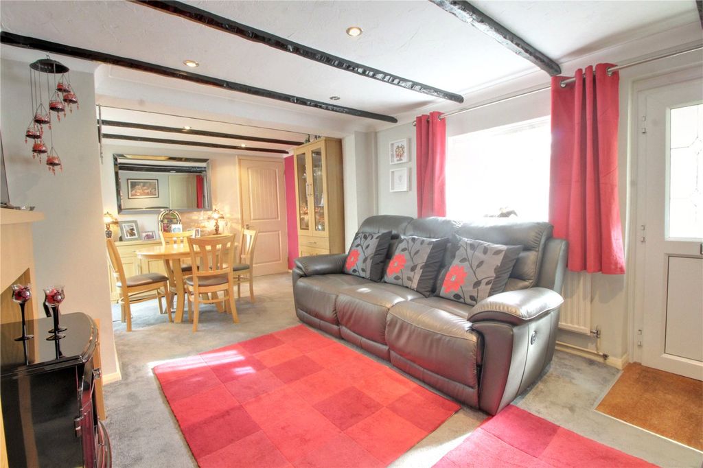Property photo 2 of 12 Lounge
