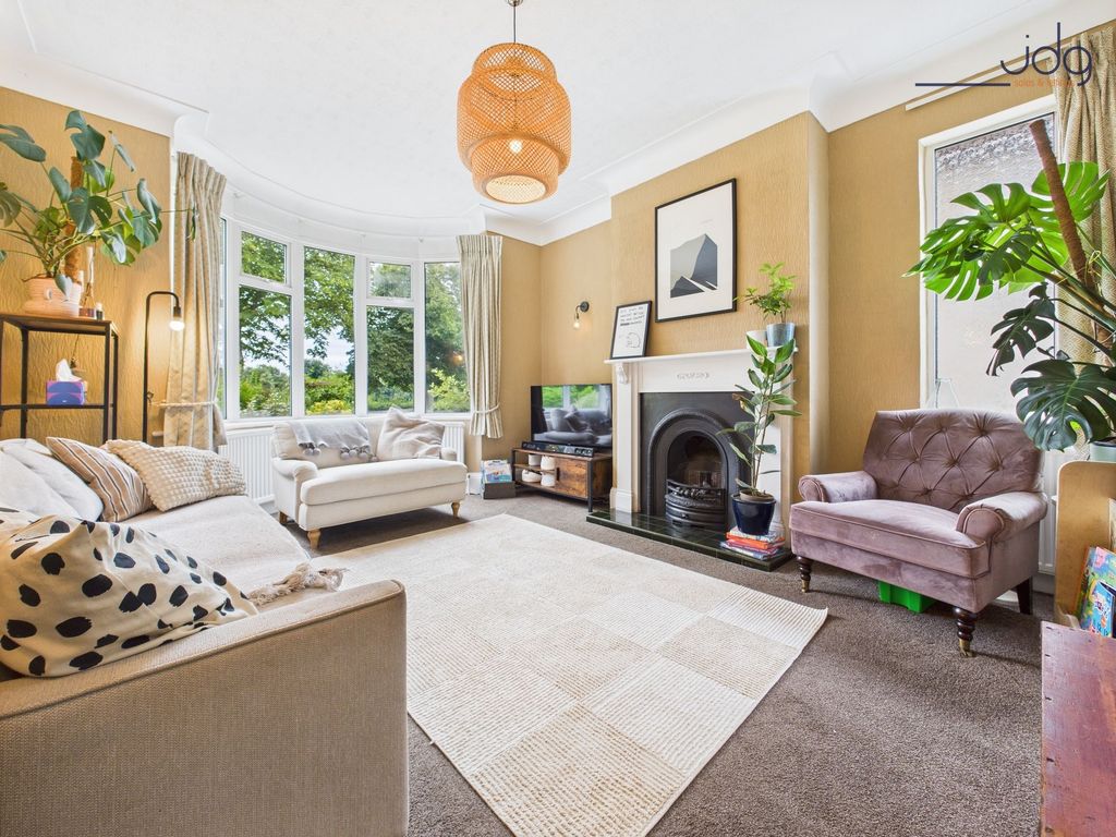 Property photo 3 of 16 Cosy Lounge