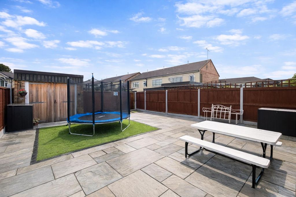 Property photo 3 of 21 2A6Acd81-Cad5-4Efc-A17E-85E8364F6F8F.Png