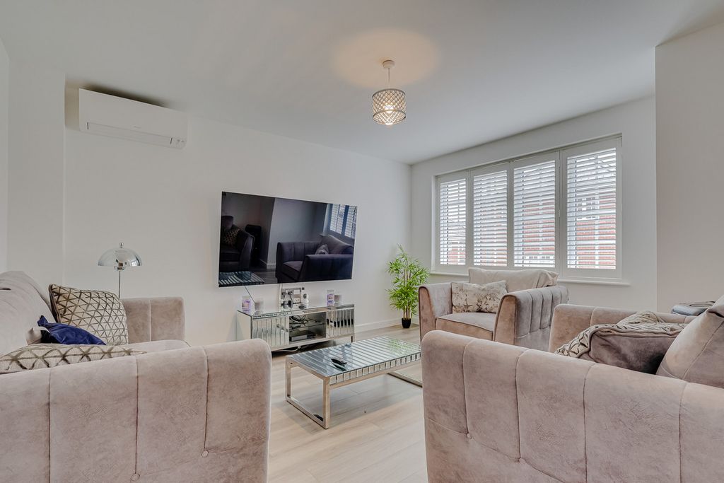 Property photo 3 of 26