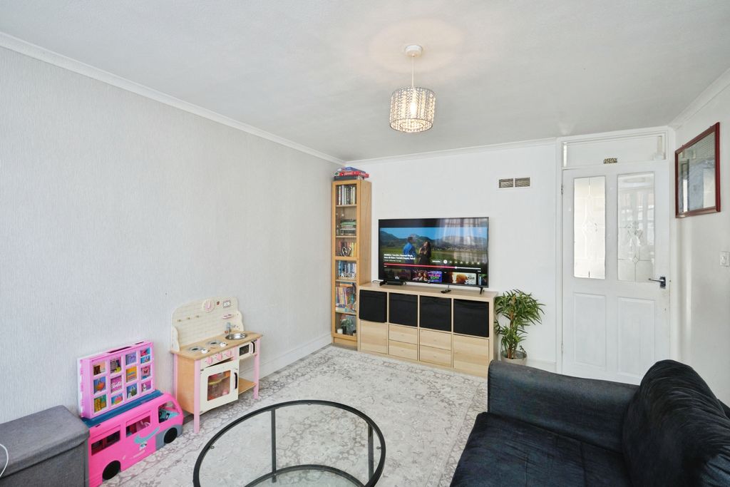 Property photo 2 of 8