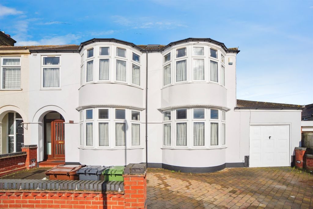 Property photo 1 of 31