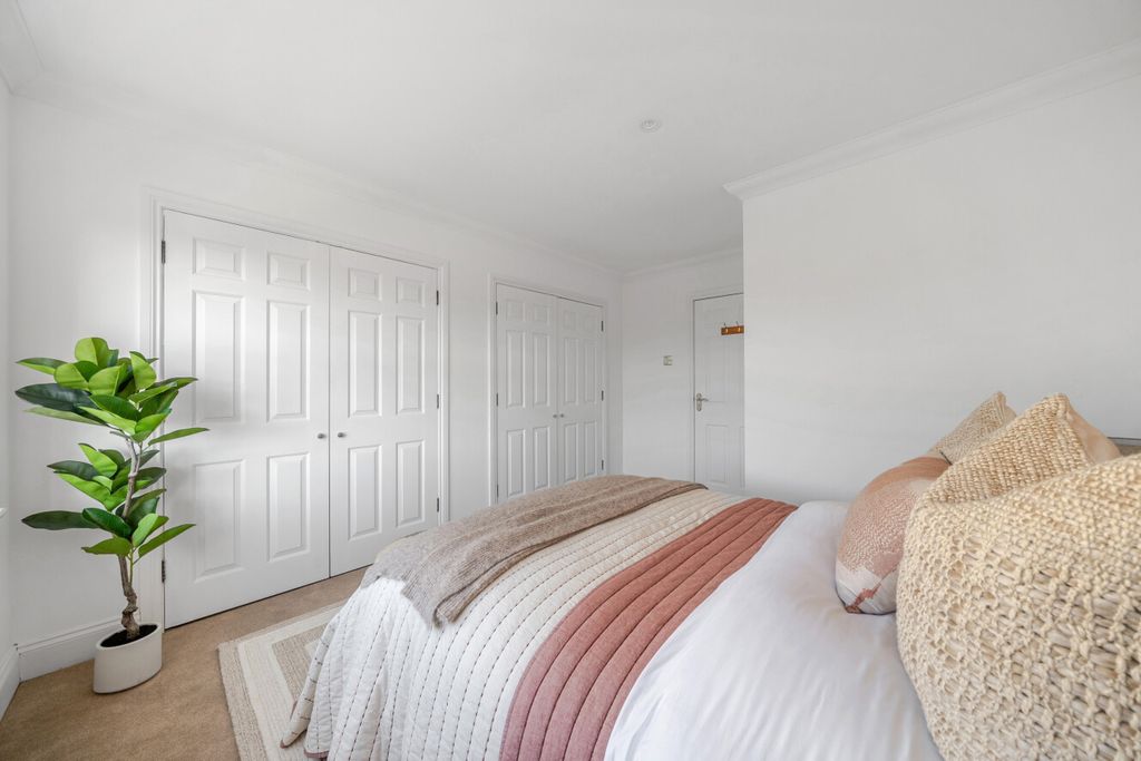 Property photo 3 of 13 1437827-13-69d4c6...