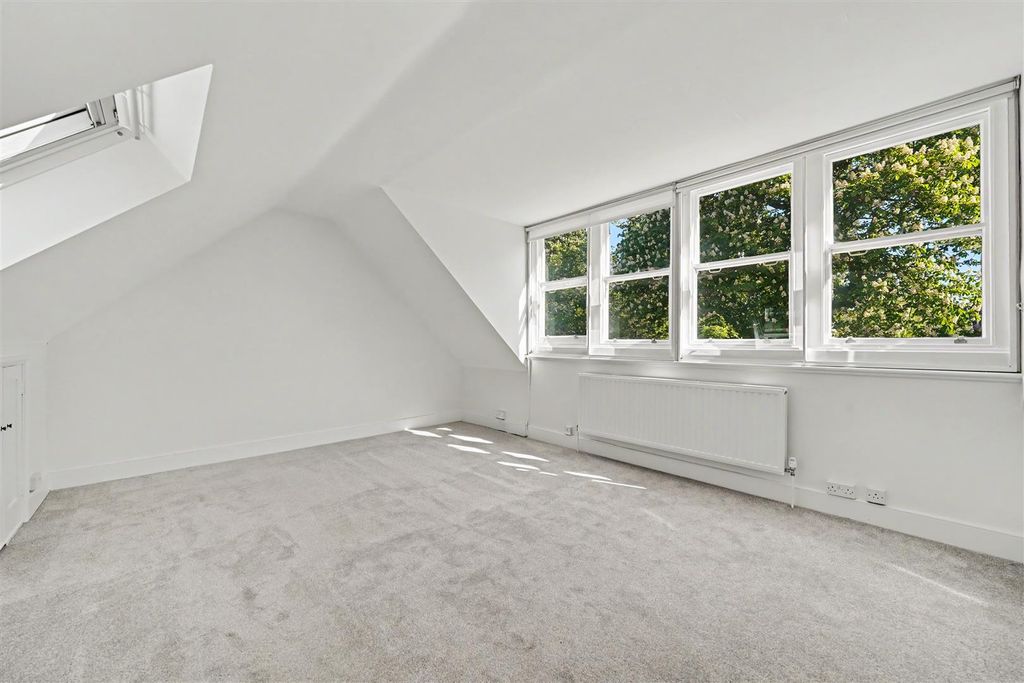 Property photo 3 of 12 Flat 5, 8 Lindfield Gardens Nw3 6Pu-No Watermark-1