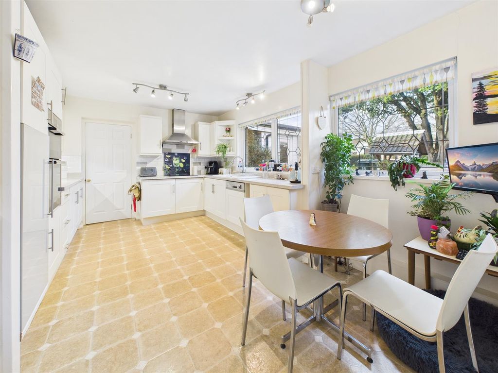 Property photo 2 of 22 Cam05510G0-Pr0136-Still020.Jpg